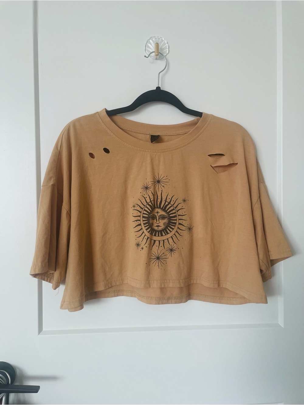 SHEIN Tan moon Sun Graphic Cropped Tee
